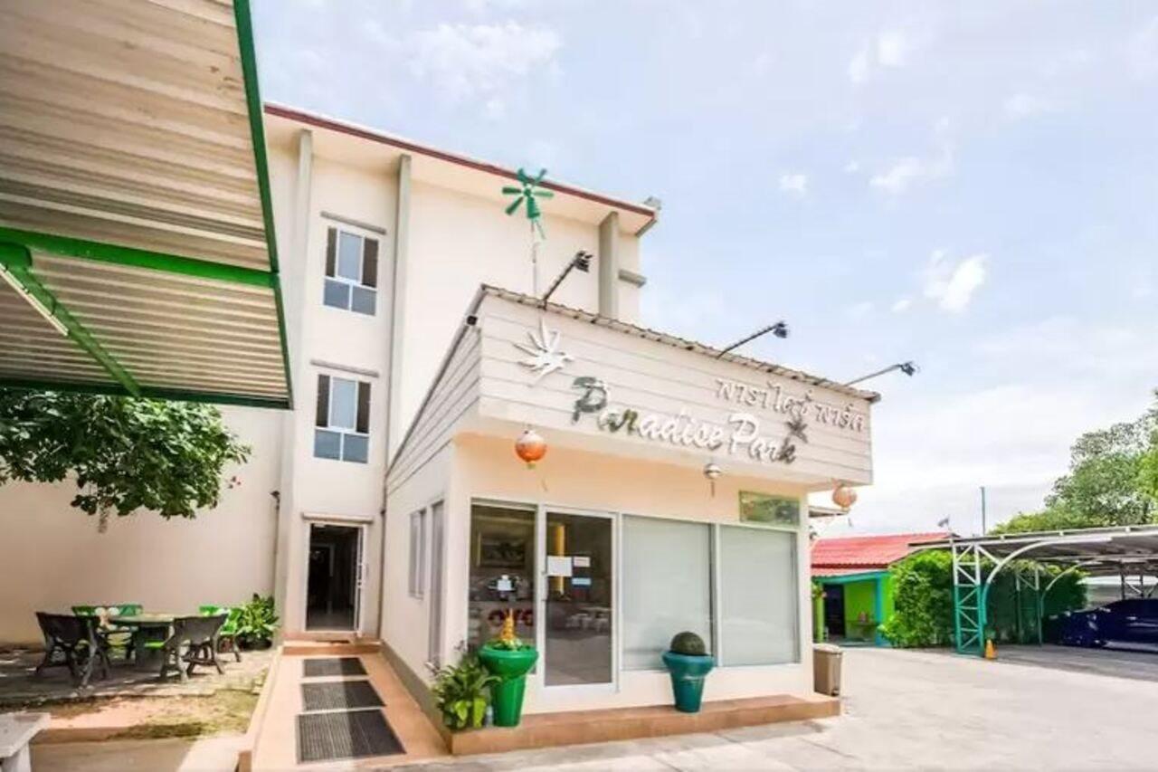 Oyo 306 Paradise Park Laemchabang Si Racha Exterior foto