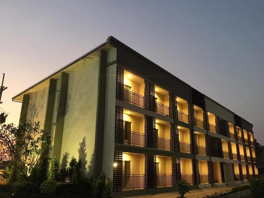 Oyo 306 Paradise Park Laemchabang Si Racha Exterior foto